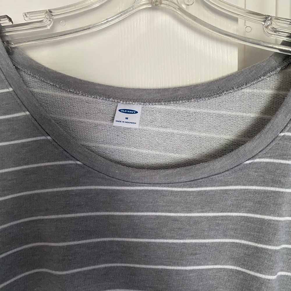 Old Navy Women’s Bundle of 2 Twist Front Sweaters Tops Gray & White Medium M - Picture 2 of 7